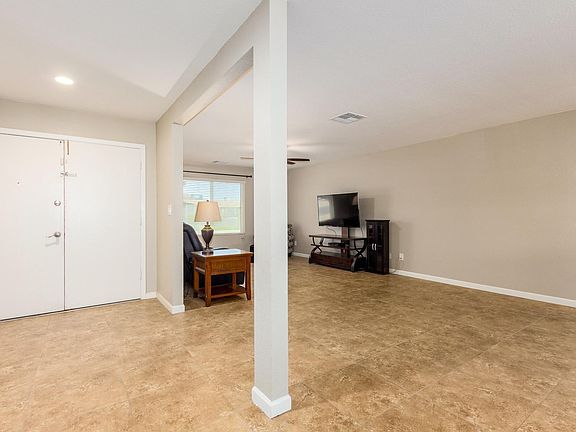 5th image of 4624 W Poinsettia Dr
