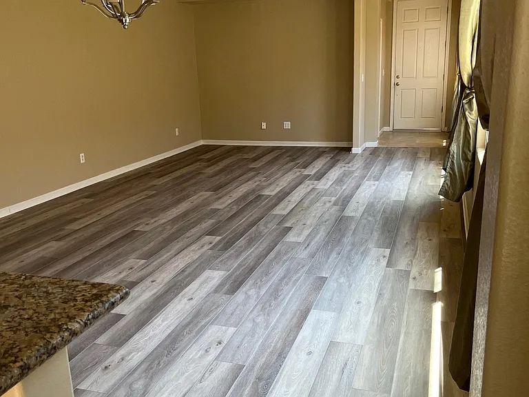 2462 E Turnberry Ave — Photo 2