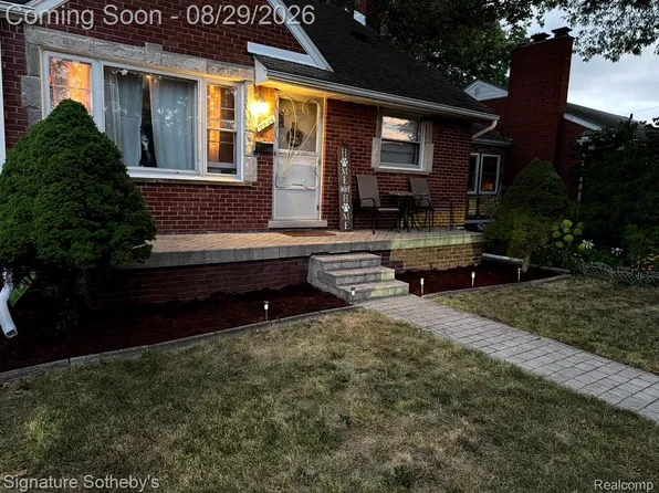 7348 Helen Rd N, Center Line, MI 48015