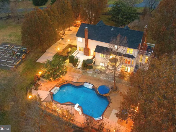 15700 Trapshire Ct, Waterford, VA 20197