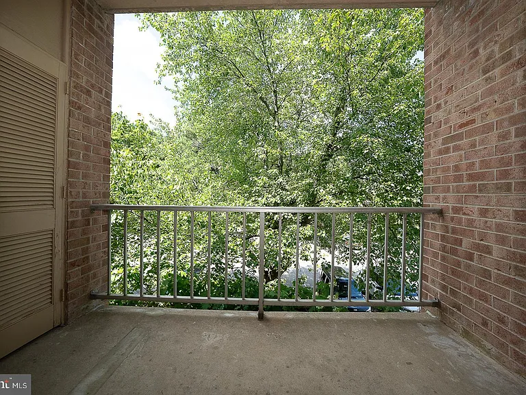 1640 Oakwood Dr #W-216 — Photo 10