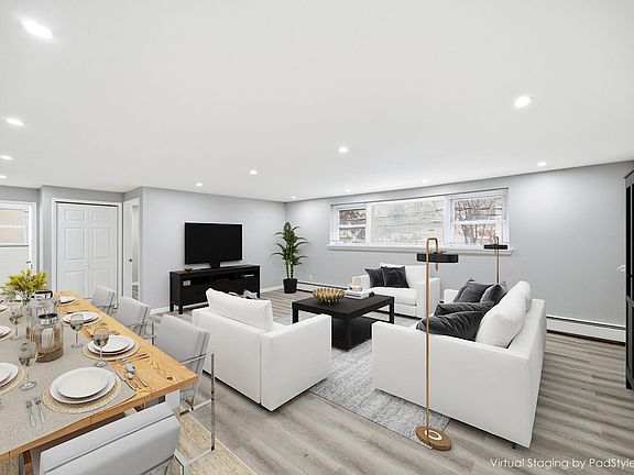 Living Rm/Dining Rm combo ( virtually staged)