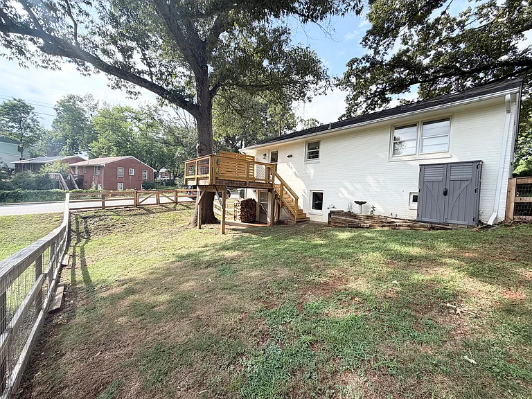 300 Harris Rd — Photo 2