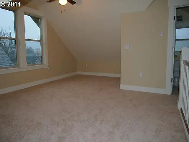 73 NE Graham St — Photo 9