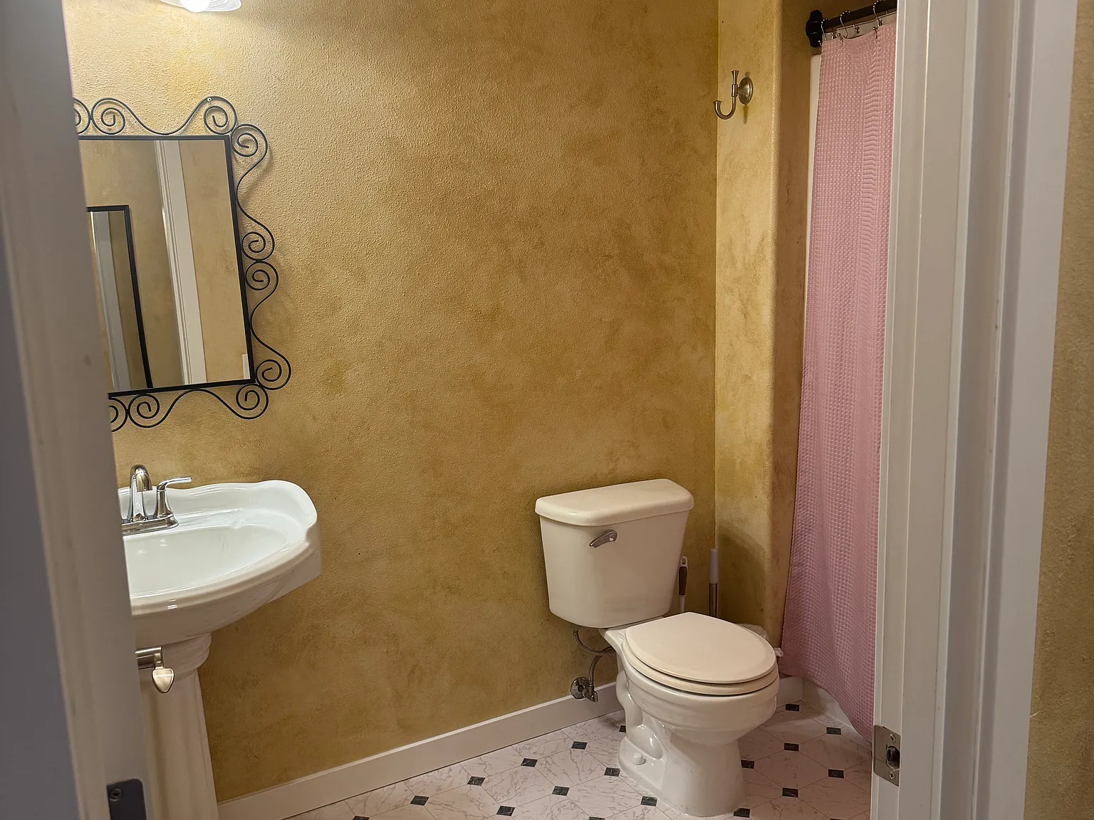 3 bed, 2.5 bath, 1822 sqft, $3,200 — Photo 3