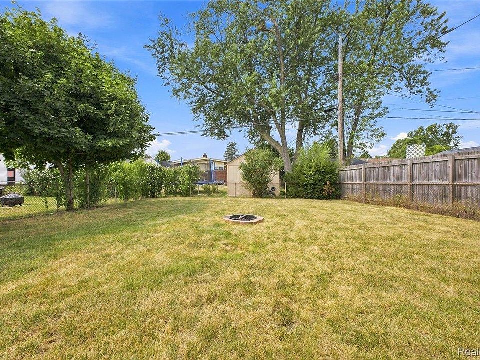1333 N Selfridge Blvd, photo 23