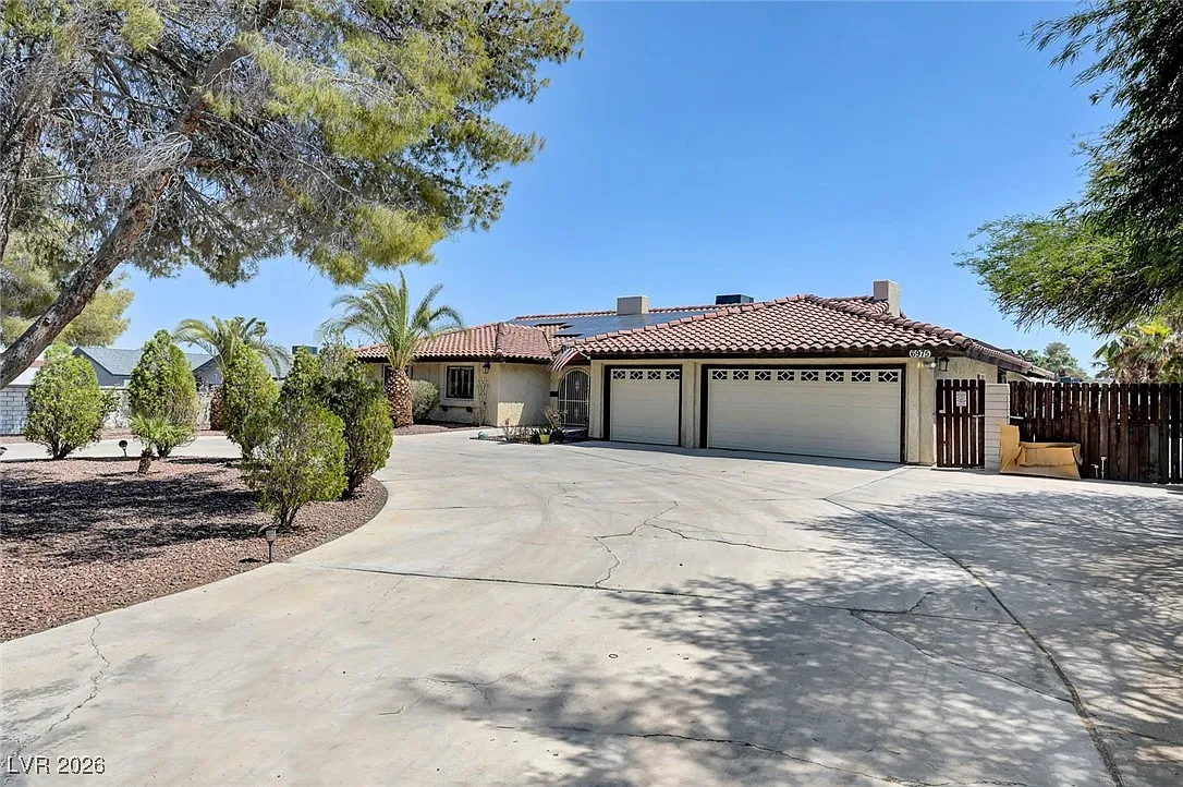 5 bed, 4.0 bath, 2955 sqft, $4,150 — Photo 2