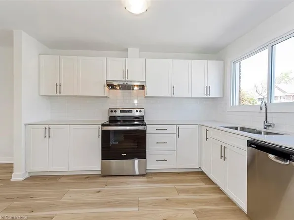 20 Anna Capri Dr #1, Hamilton, ON L8W 1M6