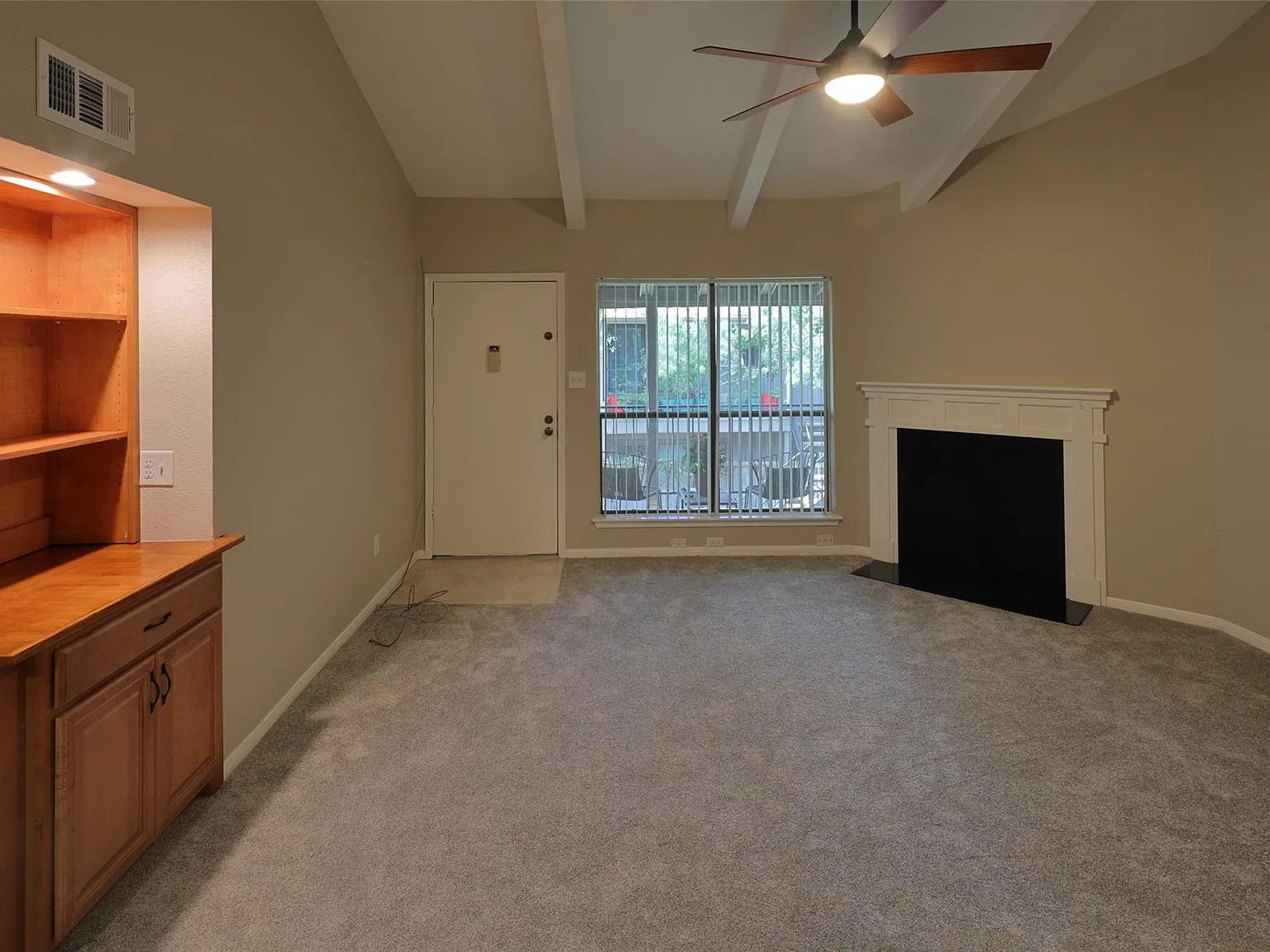 2 bed, 1.0 bath, 909 sqft, $1,450 — Photo 3