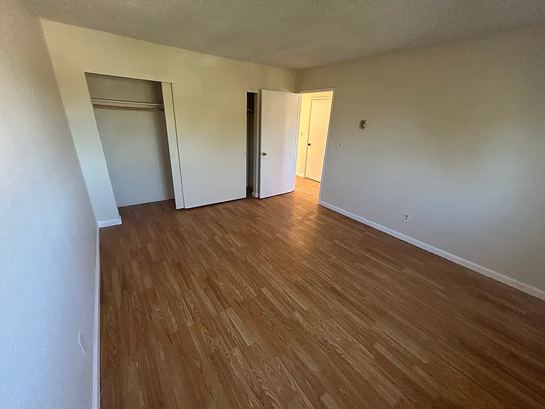 437 Grand Ave #14 — Photo 10
