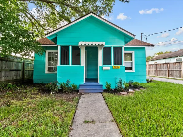 706 E Hunnicutt St, Baytown, TX 77520