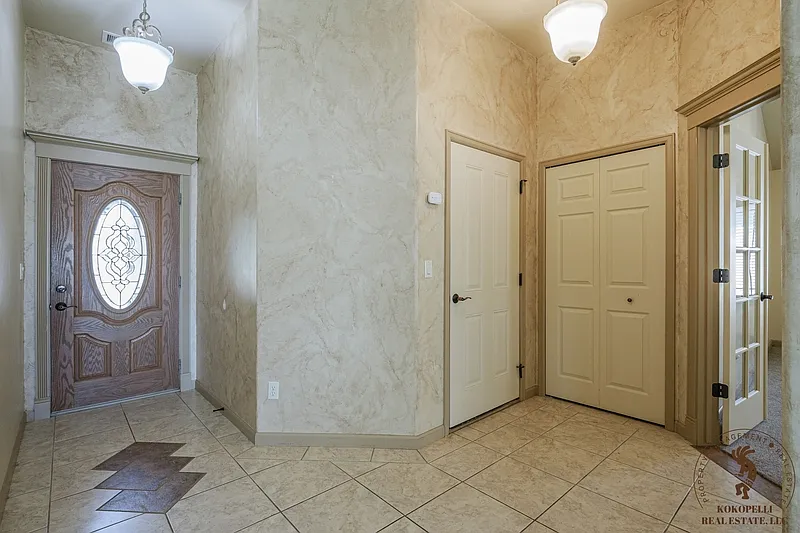 3 bed, 2.0 bath, 1748 sqft, $2,450 — Photo 3