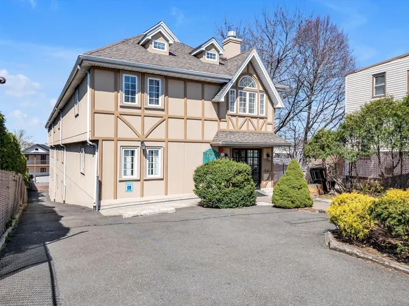 72-35 Metropolitan Avenue #BD, Middle Village, NY 11379