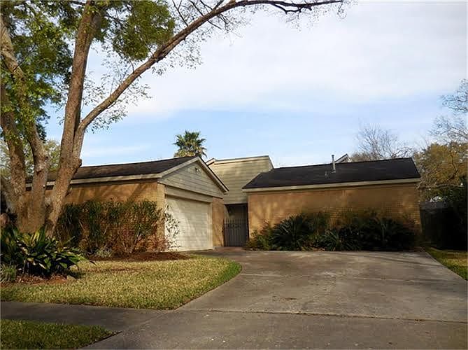 1st image of 16303 Havenhurst Dr