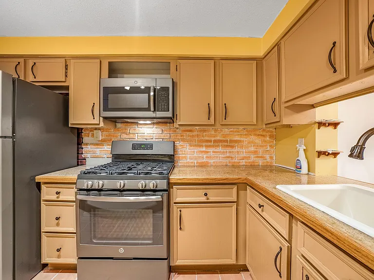 121 Cambria Hill Dr — Photo 4