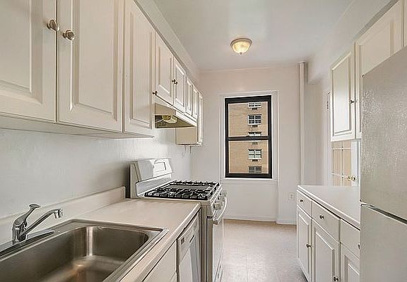 5th image of 1510 York Ave APT 5B