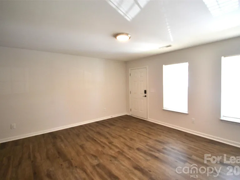 843 Plaza Walk Dr — Photo 6