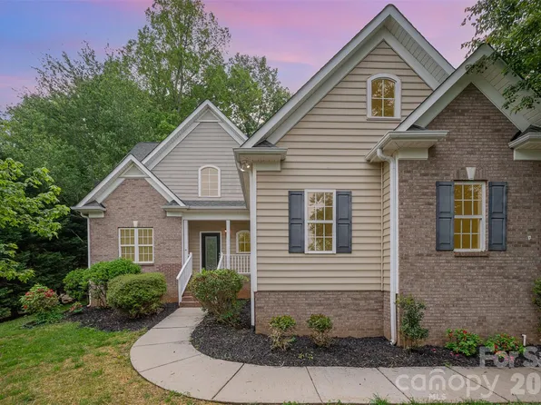1033 Marguerite Dr, Lowell, NC 28098