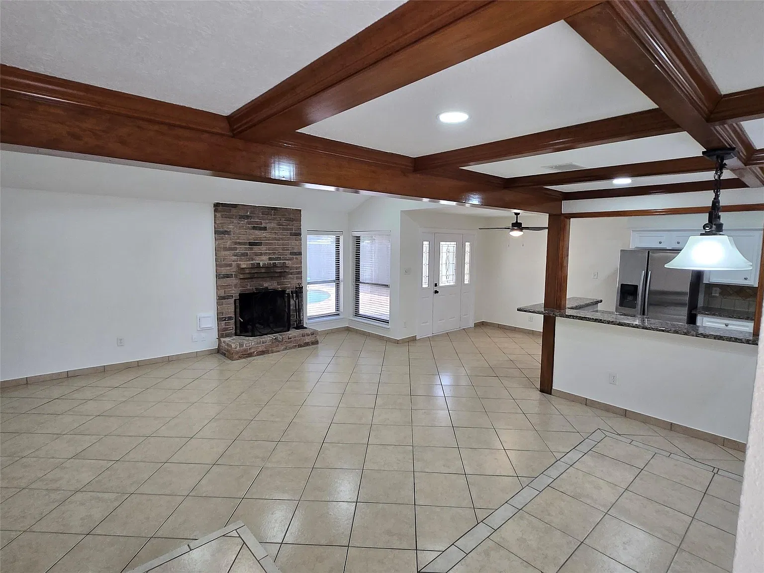 4 bed, 2.0 bath, 1739 sqft, $2,400 — Photo 4