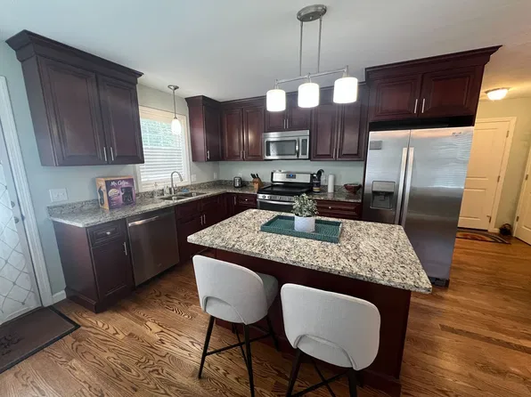 54 Pierce Ave, Worcester, MA 01605