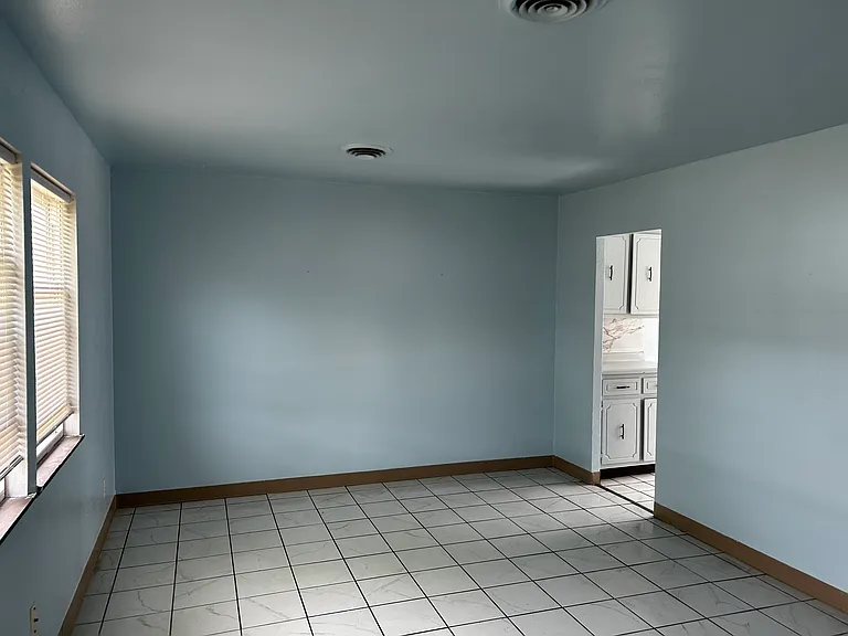 2306 W Howard Ave — Photo 1