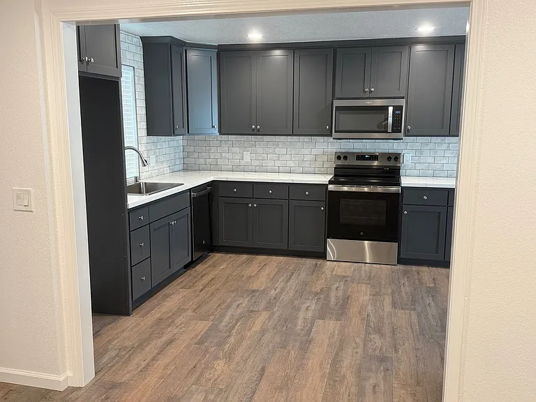 560 Edgewood Dr — Photo 12