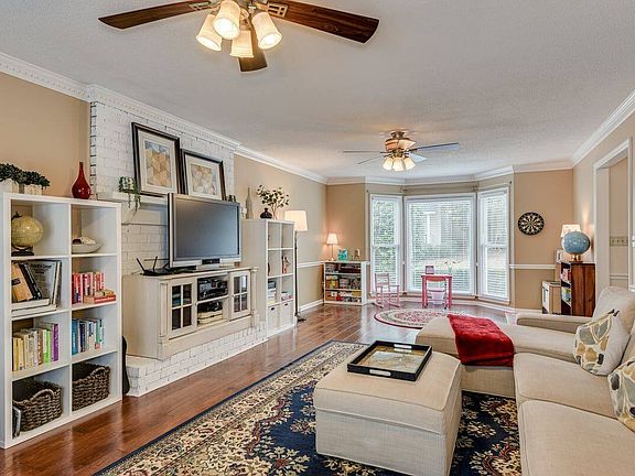 3rd image of 2007 Summer Ridge Dr