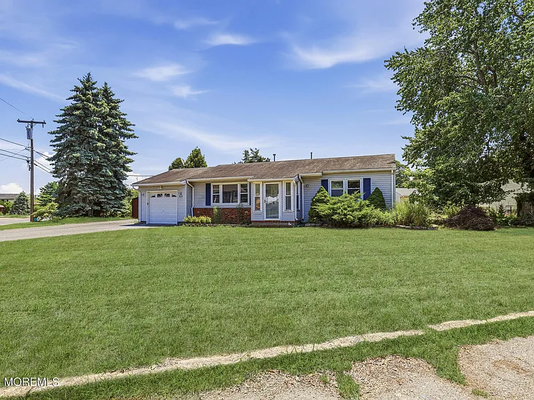 319 Nautilus Blvd — Photo 2