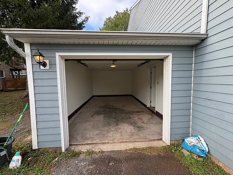 220 Spring House Ln — Photo 12