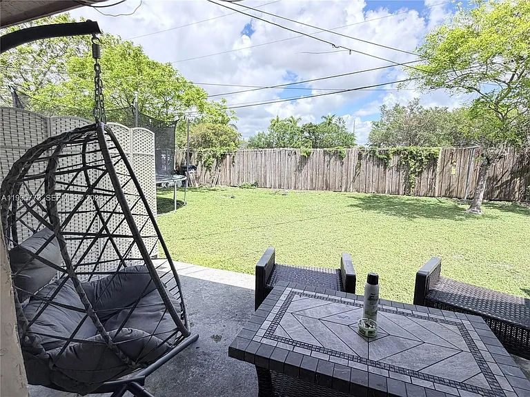 954 NW 14th St — Photo 2