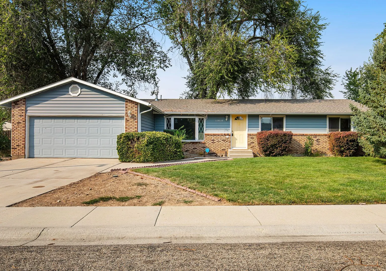 Charming 3-Bedroom Home in West Boise Spacious Yard & Modern Comforts — Photo 1