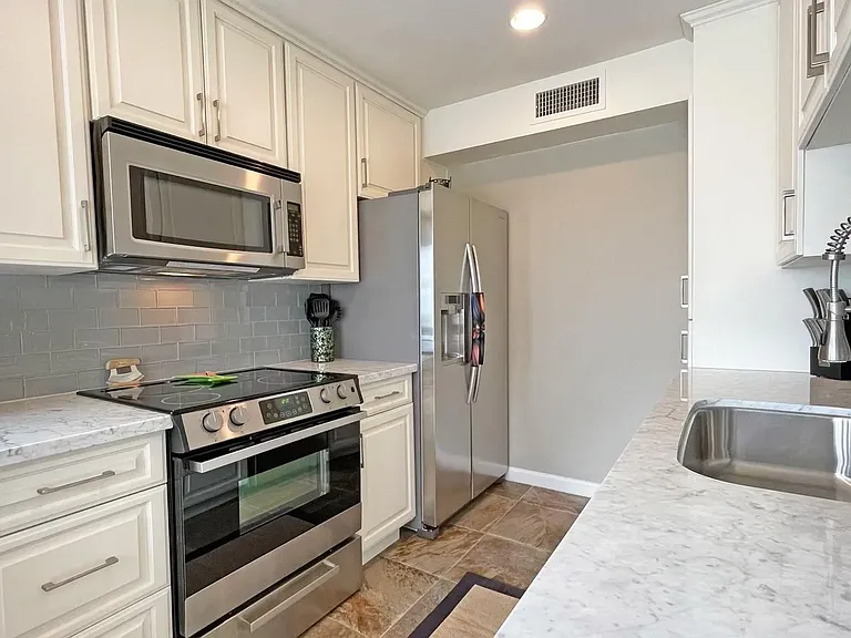 3290 6th Ave #2F — Photo 30