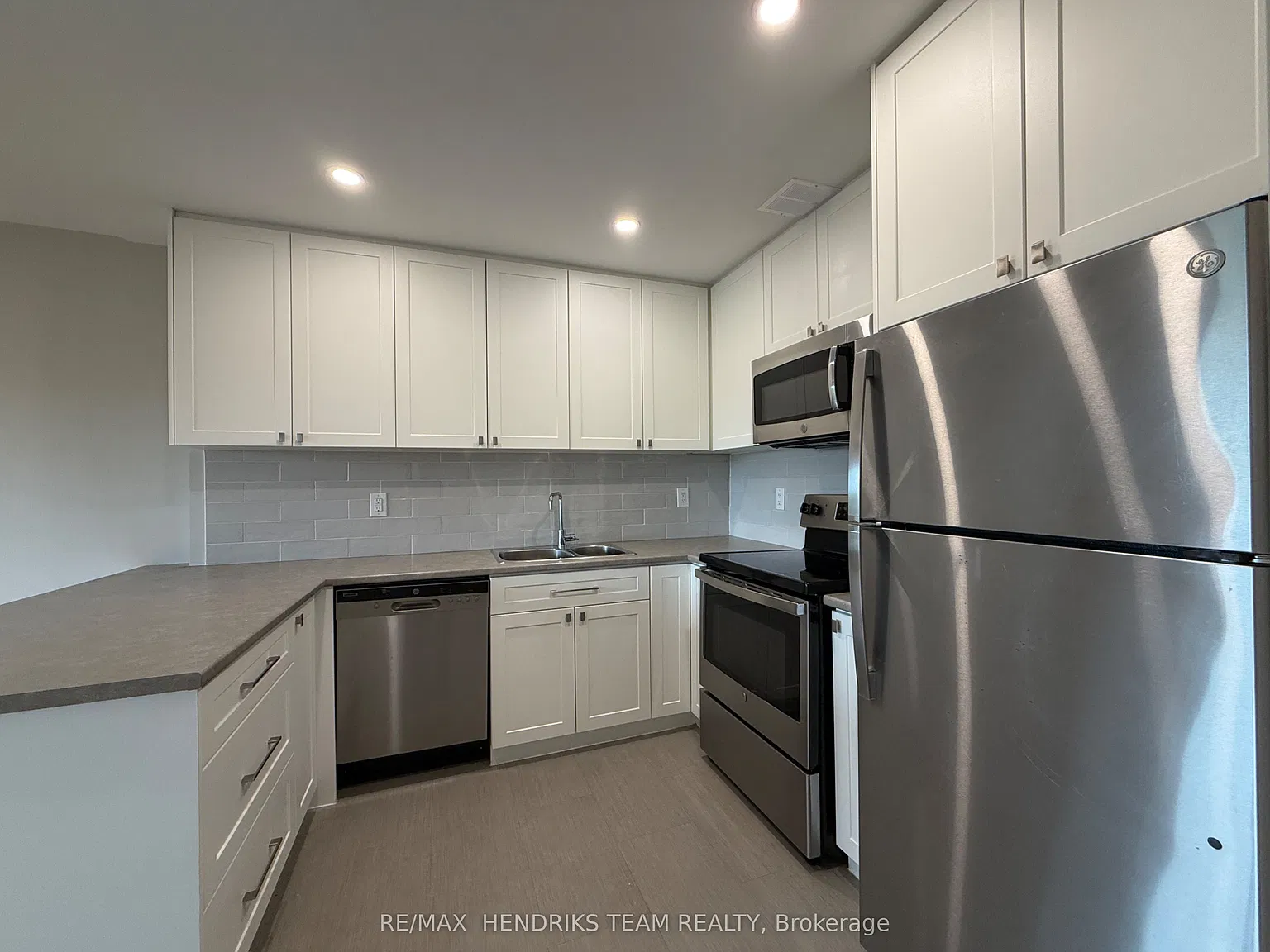 2 bed, $2,050 — Photo 2