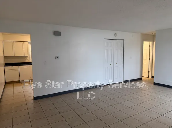 Lake Shore Apartments, 110 W Lake Shore Dr APT 19, Springfield, IL 62703