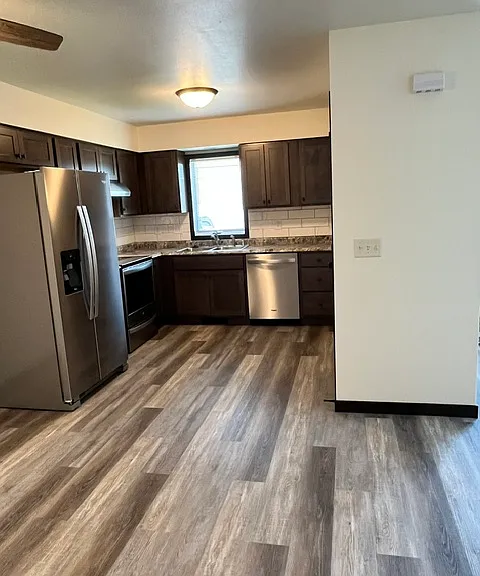 415 Theresa St — Photo 3
