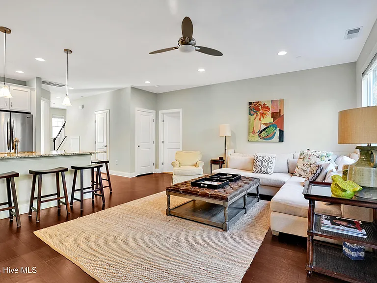 1639 Fallen Leaf Ln #B — Photo 4