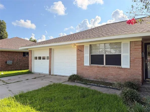 4809 College Park Dr, Deer Park, TX 77536