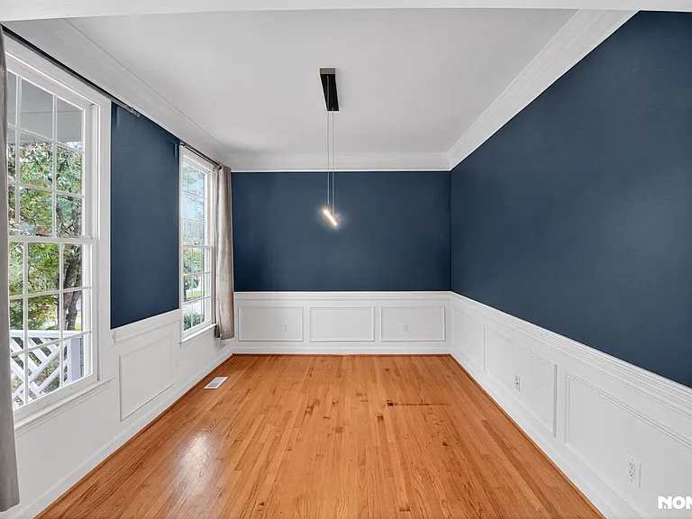 8006 Crenshaw Ln — Photo 11