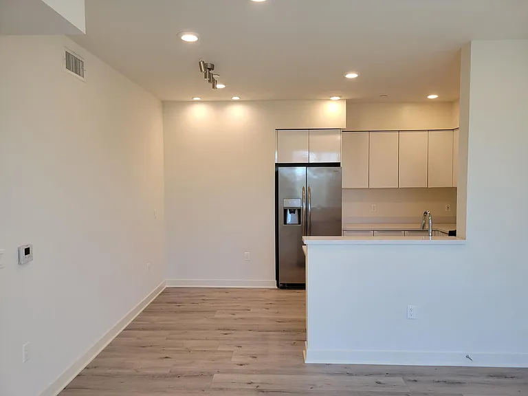 4400 Cahuenga Blvd #301 — Photo 2