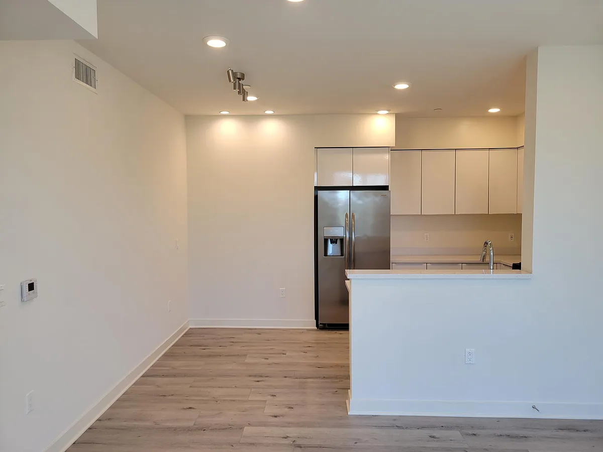 Building Photo - 4400 Cahuenga Blvd #301