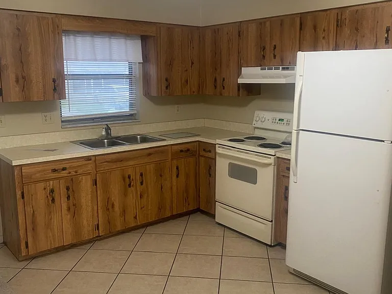 3021 Villa Rd — Photo 8