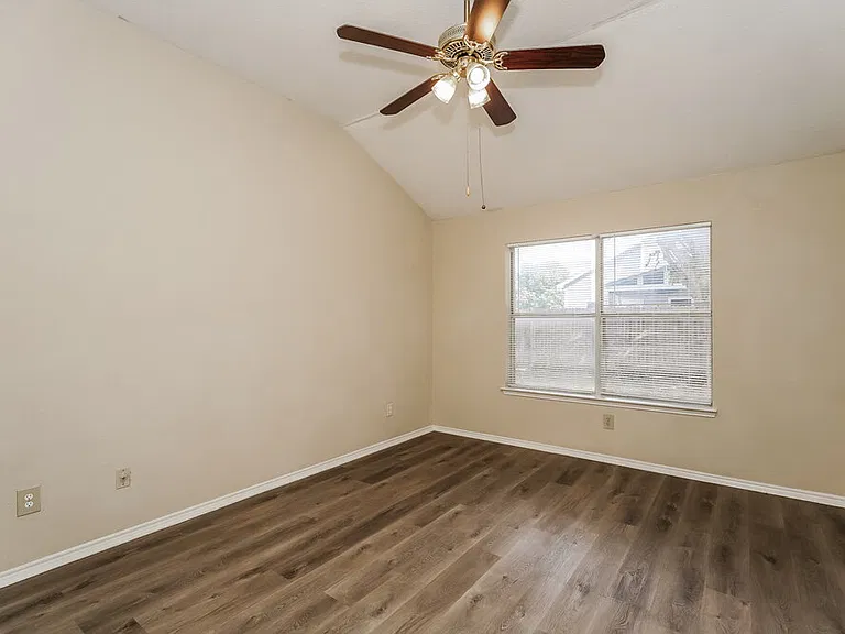 4001 Periwinkle Dr — Photo 10