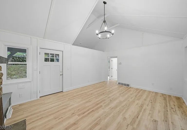 330 Springbrook Trl — Photo 7