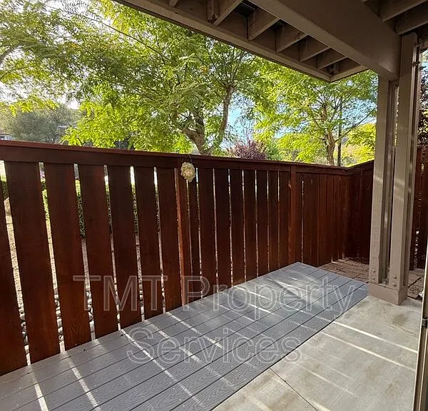 242 Lucas Ln — Photo 7