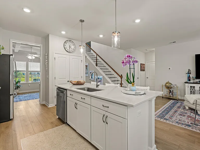 106 Baneberry Ln — Photo 9