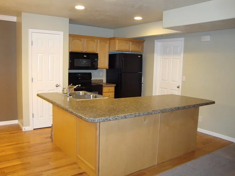 2435 N Charleston Ave — Photo 7