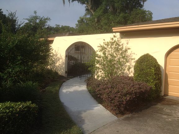 Entrance & Gated Courtyard