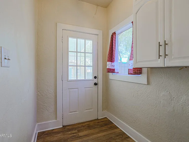1005 E Moreland St — Photo 13