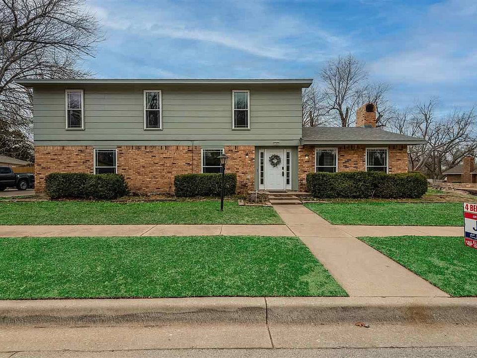 1st image of 1301 NE Quail Creek Cir