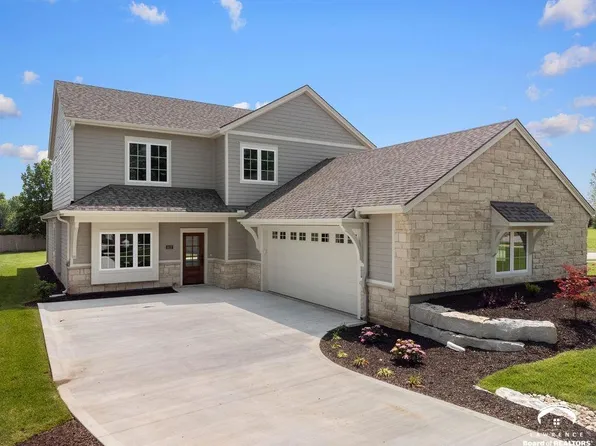 5117 Parker Ct, Lawrence, KS 66049